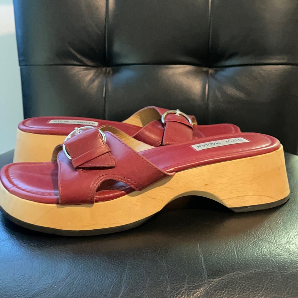Steve Madden Red clogs 9M